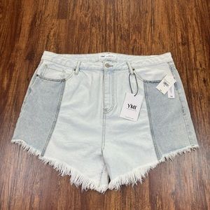 YMI Demin Collection  Women´s High - Rise Shorts Size 19/34 .